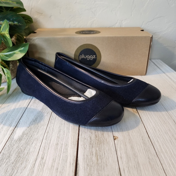 Pluggz Isis Navy Suede Ballet Flats NIB Size 6 - Picture 7 of 14